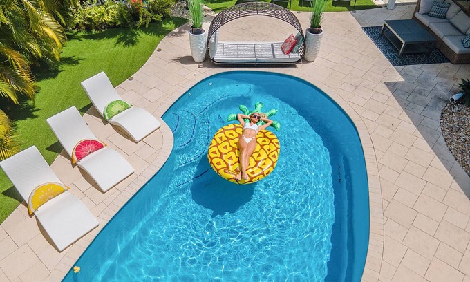 Central Fort Lauderdale Casa | DIAMOND ESTATES: FT LAUDERDALE - 4 QUEEN, 2 FULL, 2 FULL BATH, POOL & PATIO AREA