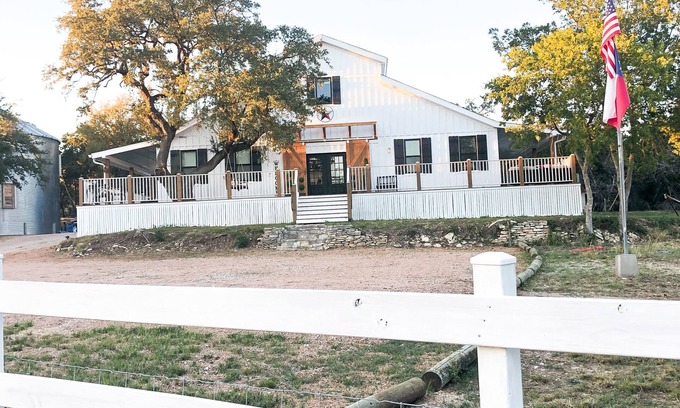 Liberty Hill Casa | Diamond in the Rough. Barn built in a modern twist