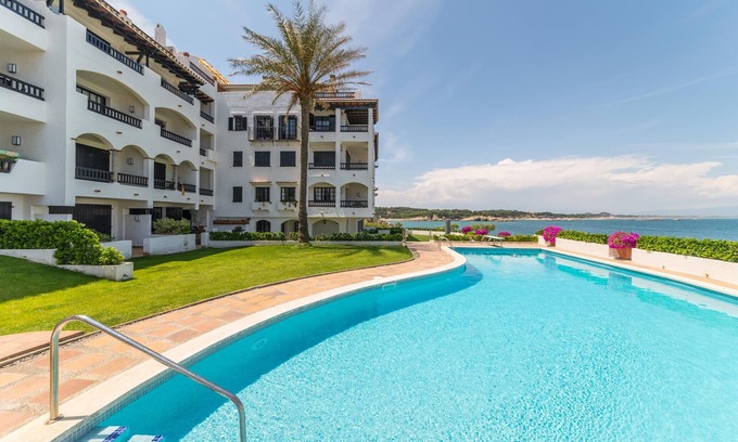 L'Escala Apartamento | Diana: Apartamento con piscina comunitaria, jardín y vista al mar
