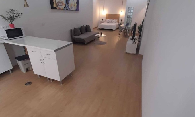 Los Tilos Apartamento | Loft diáfano, a 5 minutos de la estación de autobuses de Málaga