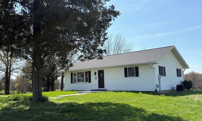 Vienna Casa | Dickson Trails to Adventure, Charming 2-Bedroom House in Vienna