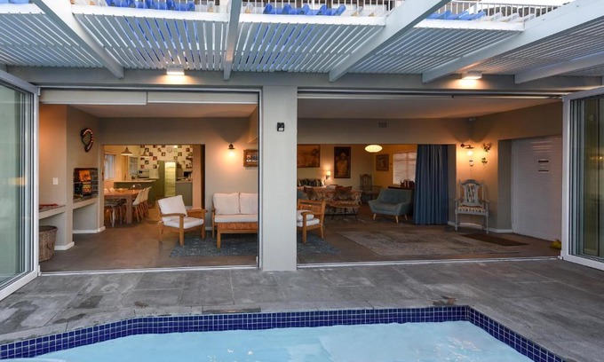 Gordons Bay Central Casa | Die Badhuis, for Fabulous living! Sleeps 4, Private pool