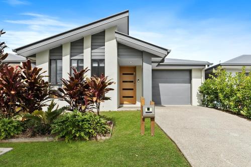 Caboolture South Casa | Dingo Den!