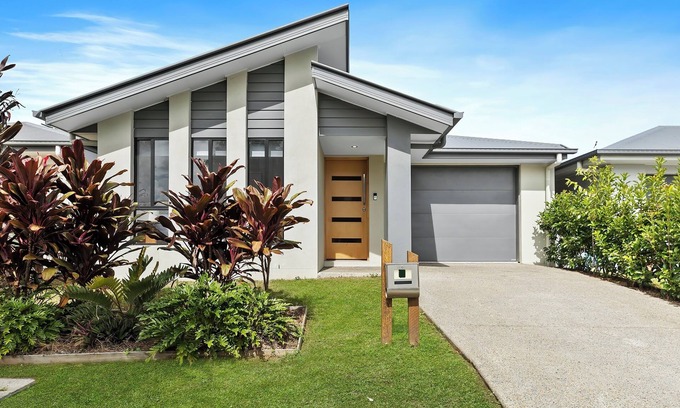 Caboolture South Casa | Dingo Den!