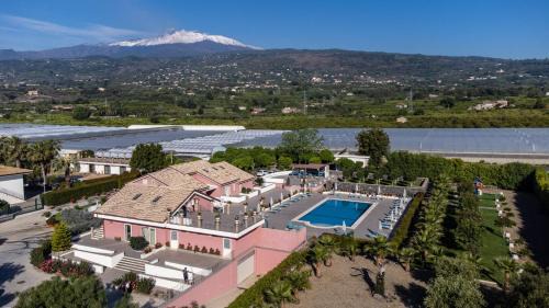 Mascali Casa | Dipladenia Garden Country Resort