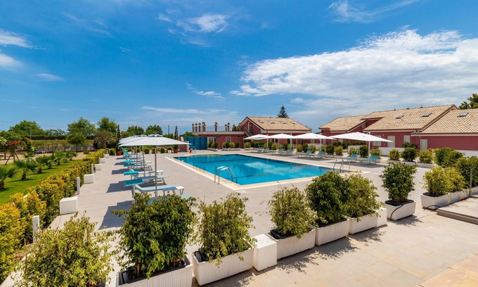 Mascali Casa | Dipladenia Garden Country House