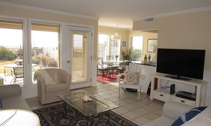 Saint Helena Island Condominio | Frente a la playa. Totalmente actualizado John Fripp Villa 101