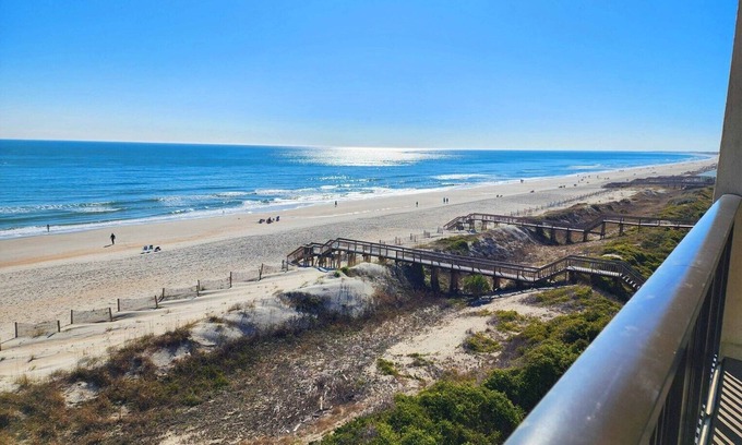 Litchfield by the Sea Condominio | Directo frente al mar en Litchfield por el mar. Raras 2 habitaciones y 2 porches frente al mar!
