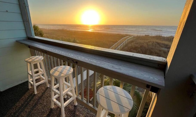 Ocean Drive Apartamento | Direct Ocean Front 3BR/2BA Dog Friendly *OCEANFRONT*