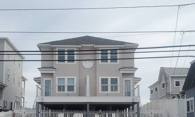 Salisbury Casa | Direct Ocean Front Salisbury Beach Whole House Duplex 2 units side by side. New