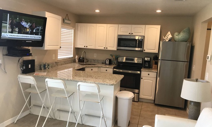 Cocoa Beach Condominio | Direct Ocean Front Condo Remodelado con buen gusto !!!! Pasos a la arena!