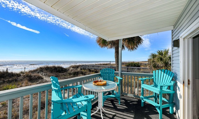 North Myrtle Beach Condominio | Direct Oceanfront, Cherry Grove, Elevator, 2 Bedroom Condo