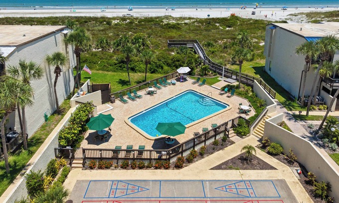 Butler Beach Condominio | Direct Ocean View, Steps to beach, Modern Updates