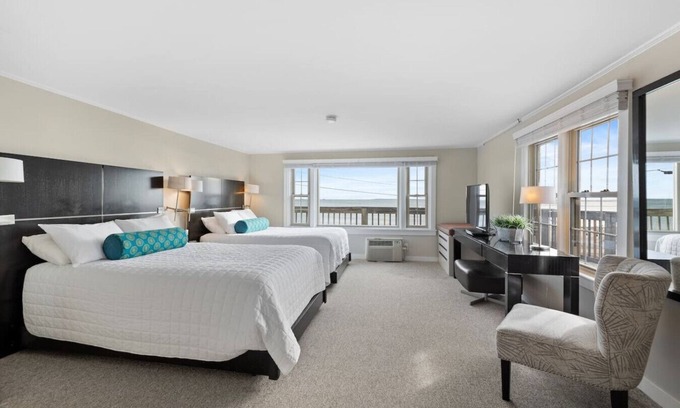 Falmouth Heights Hotel | Direct Ocean Views! Studio with Kitchenette & Shared Deck (106)