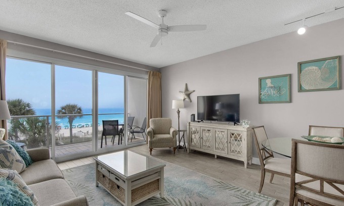Destin Condominio | DIRECTO FRENTE AL MAR Sterling Sands 211 ¡Sillas de playa y sombrilla incluidas!