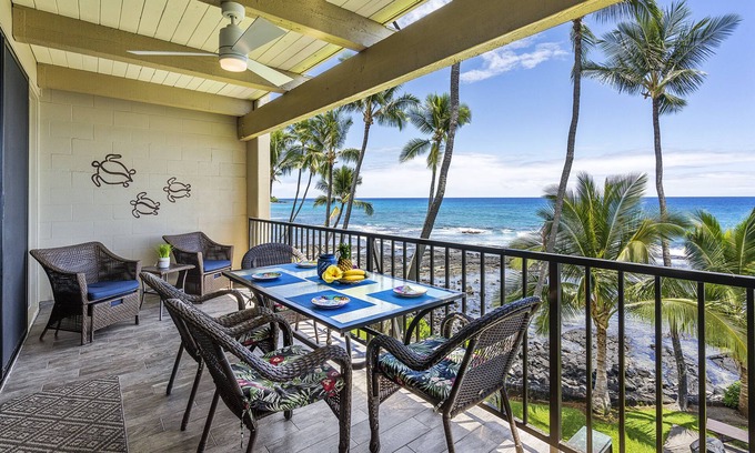 Kailua-Kona Condominio | Condominio directo frente al mar: Nueva remodelación, olas rompiendo, puestas de sol, tortugas, surfistas