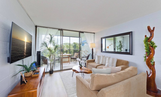 Hilo Condominio | Direct Oceanfront Mauna Loa Shores #508 New Remodel next to Beach Park