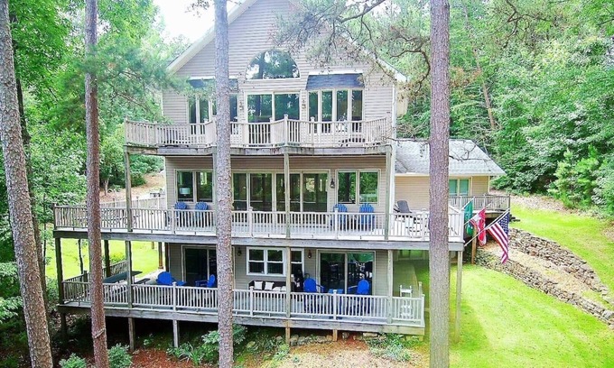 Reed Creek Casa | Direct on Hartwell, Private Boat Dock, Near Boat Launch