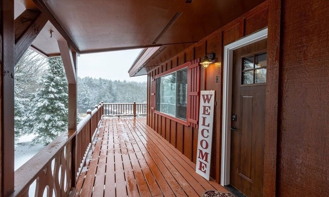 Mercer Cabina | Justo al lado del sendero móvil de nieve le espera esta cabina de 3 dormitorios y 1 baño.