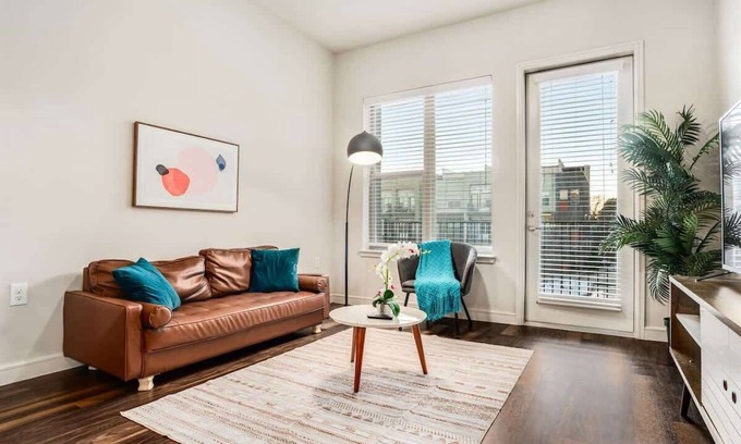 Richardson Apartamento | Direct Trail Access! Parking, Pool, Gym 02