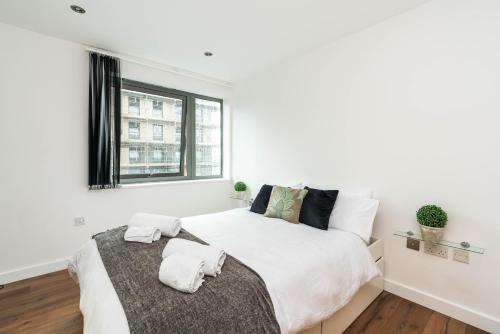 East Acton Apartamento | Direct Tube Links to Central London , Walk to Station one bedroom flat in Greater London, ID required