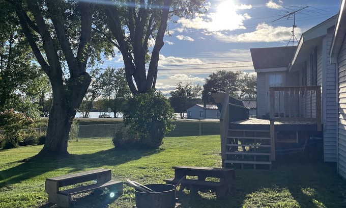 North Vassalboro Casa | Directly across the street from China Lake and boat launch