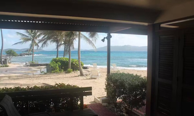 Cabes Point Condominio | DIRECTLY ON SAPPHIRE BEACH 30 STEPS FROM CARIBBEAN SNORKELING 30 STEPS TO POOL