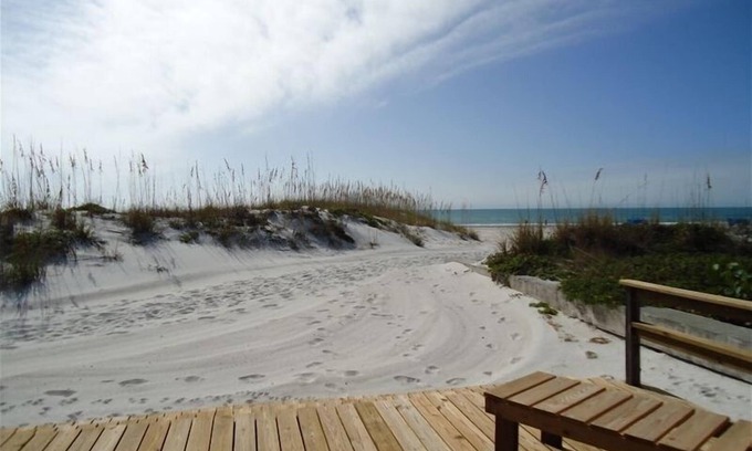 Madeira Beach Casa | Directamente en la playa! Madeira Beach, Casa Privada, Lg. Cubierta