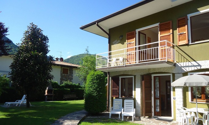 Idro Apartamento | DIRECTLY ON THE BEACH / LAKE, apartment up to 4 people, small pool, garden, wide view