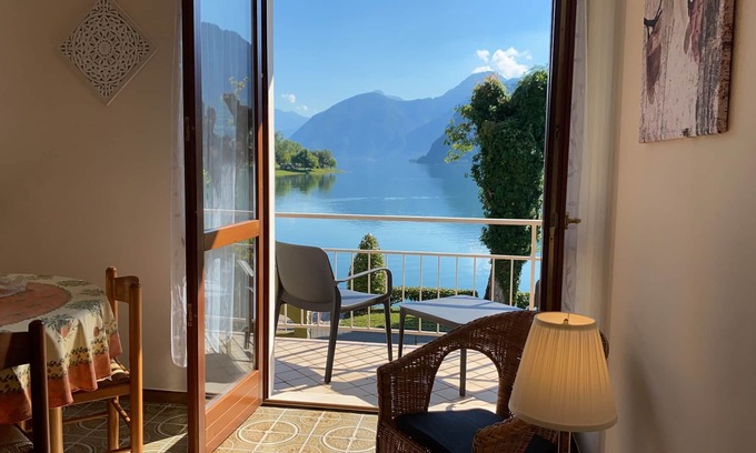 Idro Apartamento | DIRECTLY ON THE BEACH/LAKE, apartment for up to 4 people, pool, garden, wide view