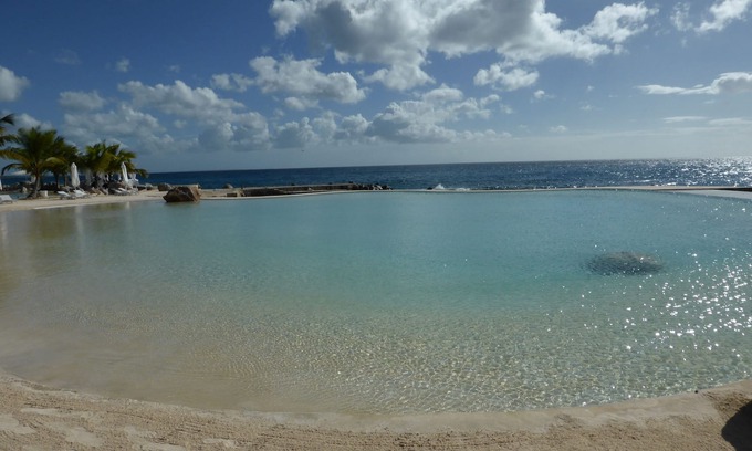 Dominicus Apartamento | DIRECTAMENTE EN EL MAR DEL CARIBE, APARTAMENTO DE 3 HABITACIONES, JARDÍN Y PISCINA Y MAR DE ACCESO DIRECTO.