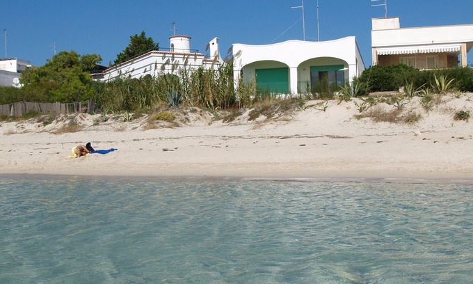 Scala di Furno Apartamento | Directamente en la playa. 6 camas en villa con acceso privado al mar