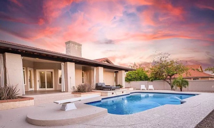 Mesa Casa | Desert Jewel: Luxury Oasis with Pool & Mini-Golf