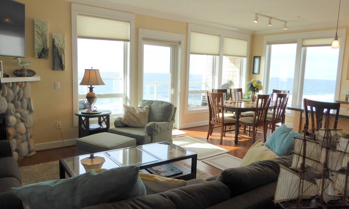 Lincoln City Condominio | Descuentos / Condominio de lujo / Piso superior frente al mar / Balcón Jacuzzi!