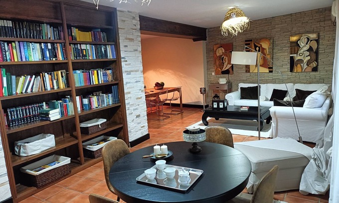 Ecija Casa | Descubre La Casa de las Violetas en el corazón de Écija