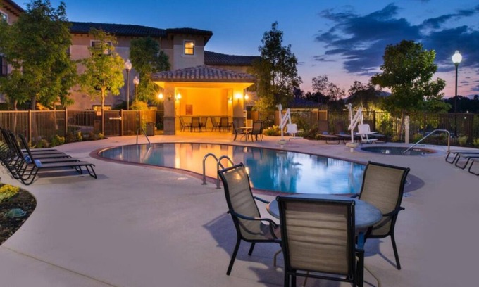 Thousand Oaks Casa | Discover Nature and Culture in Thousand Oaks! W/Private Kitchenette! Onsite Pool