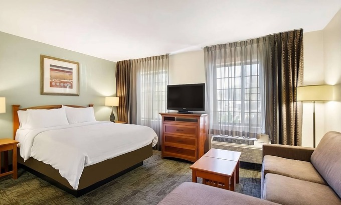 Carmel Mountain Ranch Hotel | Discover San Diego: Comfortable Suites w/ Pool, Breakfast & Pet-Friendly Stay!