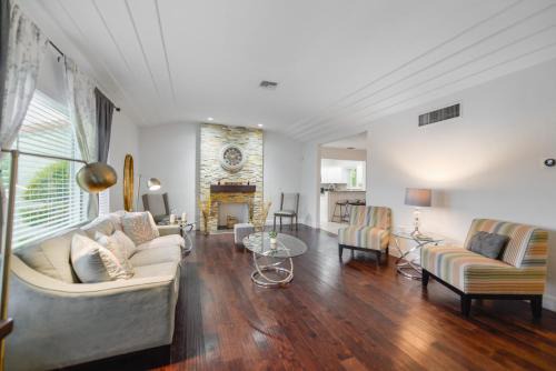 Northeast Miami Casa | Discover Serenity in this Tranquil Miami Home