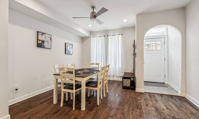 Point Breeze Casa | Discover South Philly, just a quick 4-min drive to UPenn