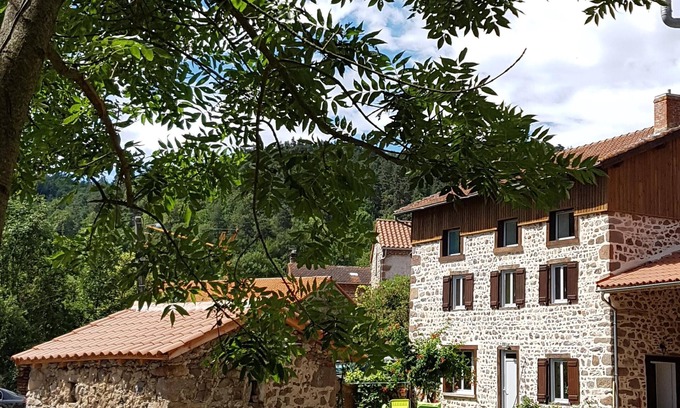 Domeyrat Cabaña | Descubre la Auvernia, en un pueblo tranquilo en Haute Loire