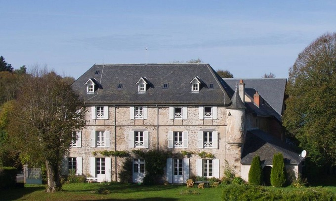 Savennes Casa | Descubre la Auvernia en un castillo del siglo XVI.