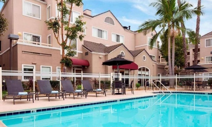 Carmel Mountain Ranch Casa | Discover the Best of Carmel Mountain Area! W/ Private Kitchenette! Pets allowed!