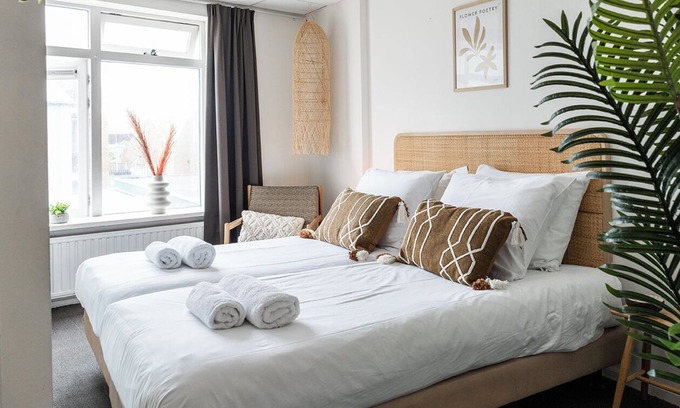 Zoutelande Apartamento | Descubre el encanto de una pequeña habitación elegante junto al mar con vibras de Ibiza, que incluye