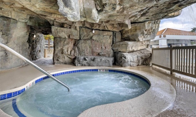 Canyon Corridor Complejo | Discover Your Palm Springs Paradise! 3 Suites w/ Balcony and Living Area