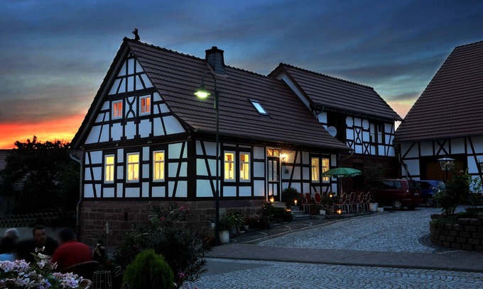 Bernshausen Casa | Romántico con entramado de madera casa de vacaciones en la hermosa Rhoen