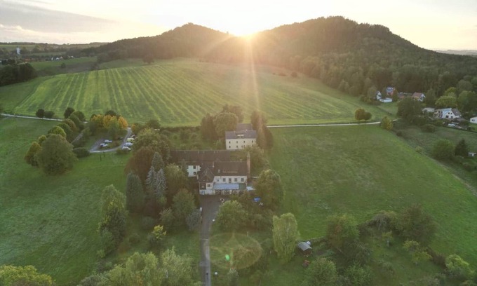 Kleinhennersdorf Cama Y Desayuno | Discovering Heymannbaude - a cultural site close to nature