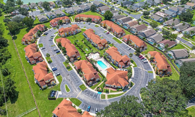 Bellavida Casa | Disney 4BR Townhome/2 Masters/Gated Resort w/Heated Pools & Splash Pad