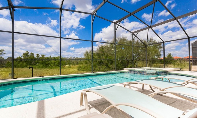 Loughman Casa | Disney area 5* Villa with private pool, spa, Wi-Fi & Games in gated Aviana community