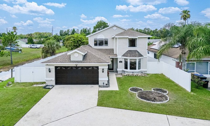 Buena Ventura Lakes Casa | Disney Dream Getaway: 3BR Home & Heated Pool Paradise