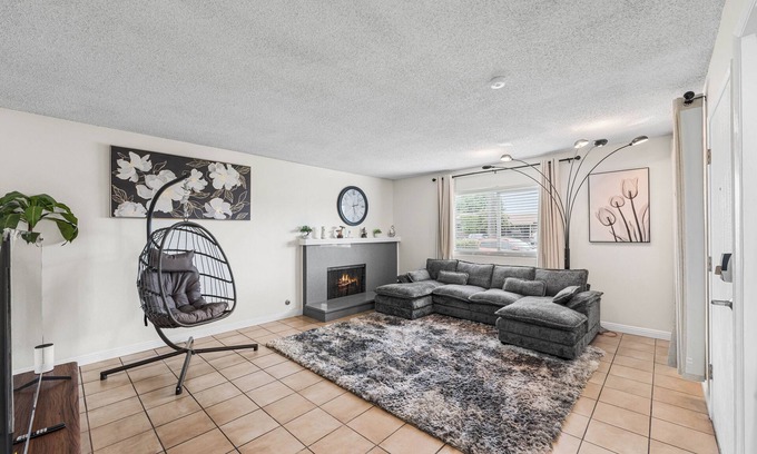 Southwest Anaheim Condominio | Disney/ Knotts Berry Condo! 12 mins ride to Disney